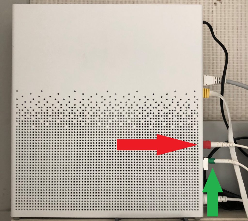 Internet Box 4 with both cables attached